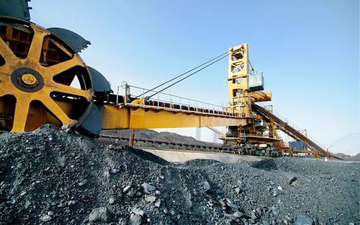 Equipamentos de mineração em projeto atendido pela GEONEW